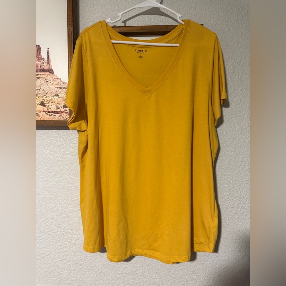Torrid Egg Yolk Yellow Girlfriend V-Neck Tee | Women’s Size 3